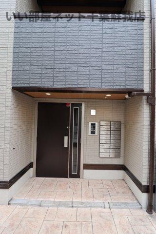 エントランス　安心オートロック付き♪