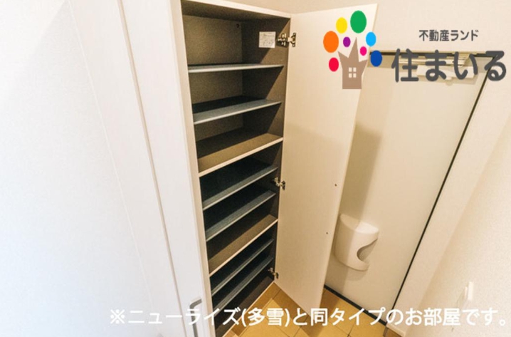 玄関　※写真は同型タイプとなります