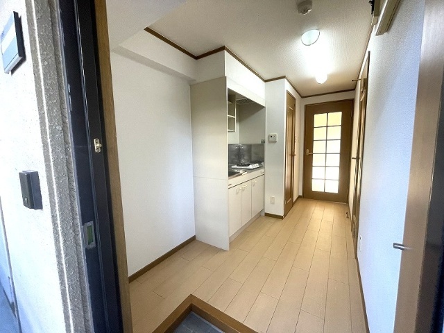 玄関　※別室同じ間取りの写真。現況を優先します。