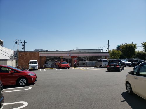 コンビニ　セブンイレブン福田店（コンビニ）まで562m