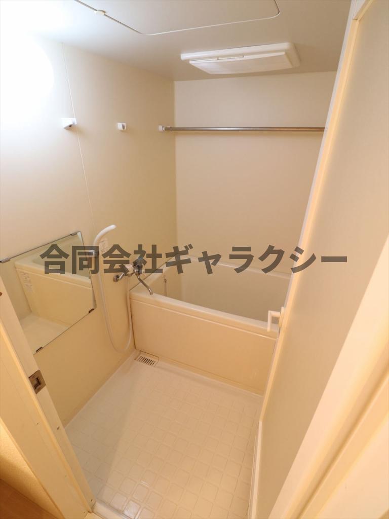 バス・シャワールーム　清潔感のあるバスルーム