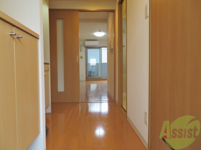 玄関　玄関からお部屋の中を見るとこんな感じになってます。