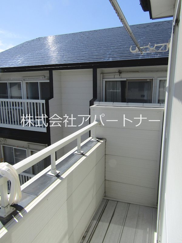 バルコニー　広めのベランダで沢山洗濯物が干せます♪