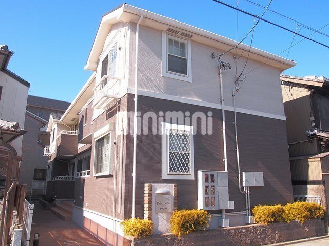 建物外観　２階建てアパートです