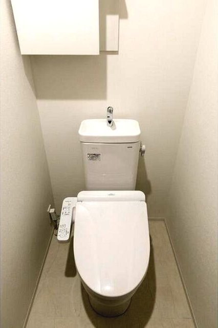 トイレ　温水洗浄便座です