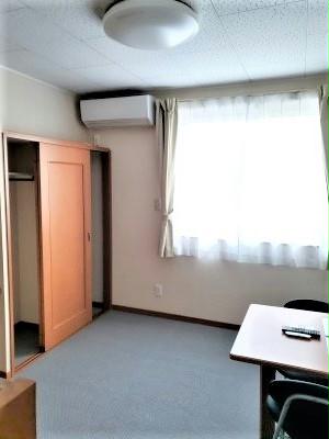 レオパレスグレースの居間写真