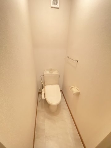 京成千原線 学園前駅 徒歩14分 2階建 築28年のトイレ写真