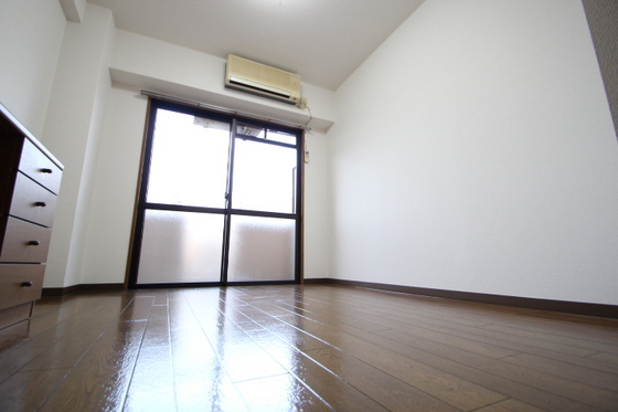 居室・リビング　※別部屋の写真です