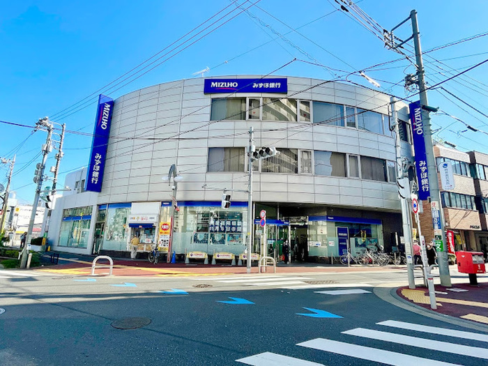 銀行　みずほ銀行　祖師谷支店（銀行）まで200m