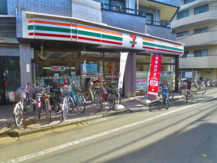コンビニ　セブンイレブン（コンビニ）まで300m