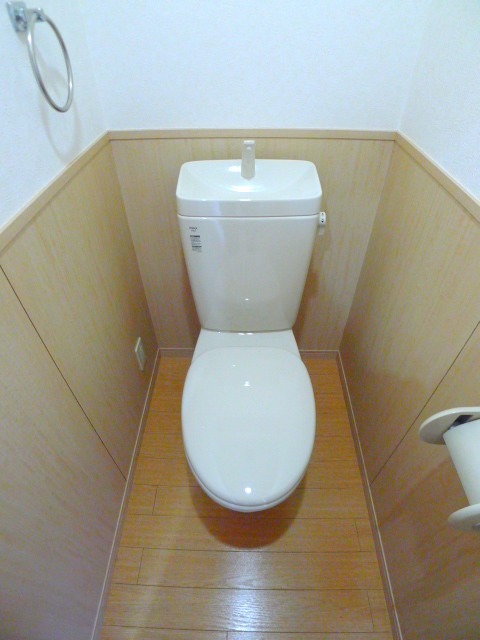地下鉄鶴舞線 荒畑駅 徒歩5分 5階建 築32年のトイレ写真