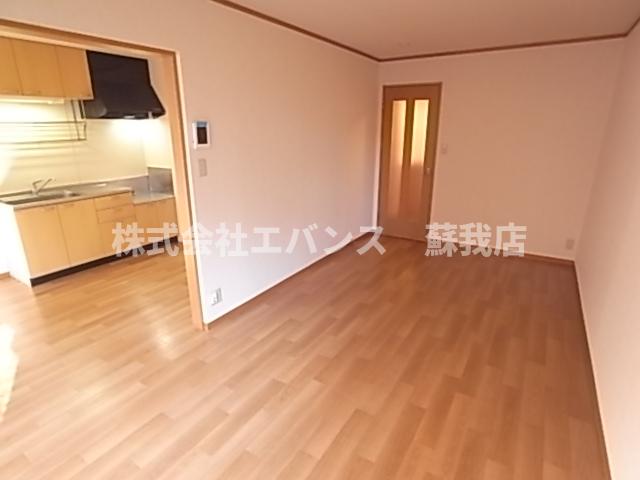 グレイスタウン蘇我Cの居間写真