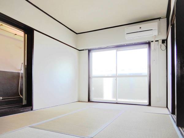 ビレッジハウス城蓮寺8号棟の居間写真