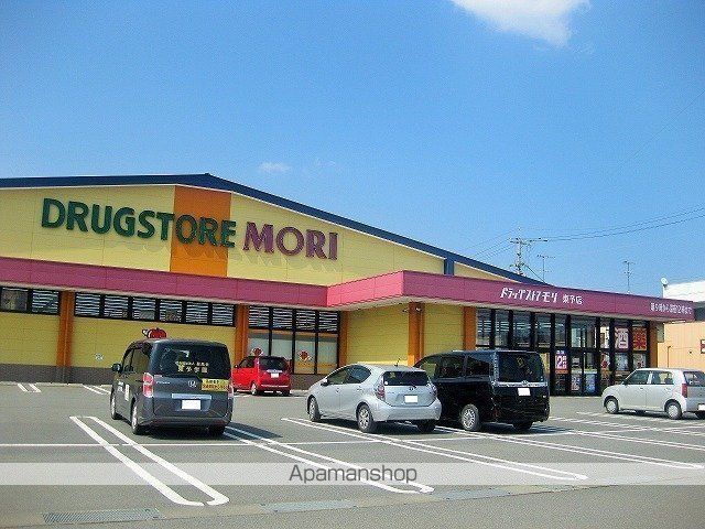 ドラックストア　ドラッグストアモリ　東予店（ドラッグストア）まで361m