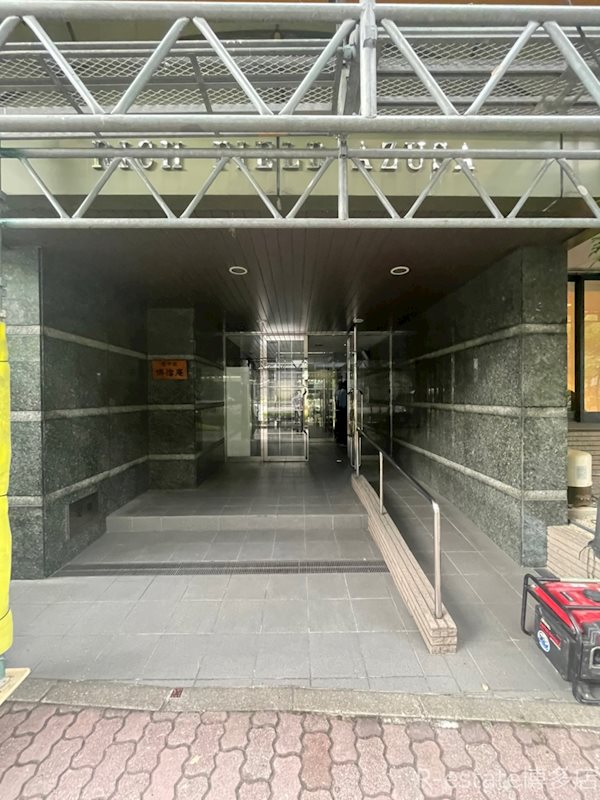 地下鉄箱崎線 馬出九大病院前駅 徒歩3分 13階建 築26年の外観写真