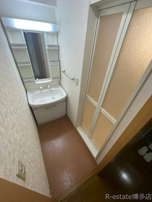 地下鉄箱崎線 馬出九大病院前駅 徒歩3分 13階建 築26年の内装写真