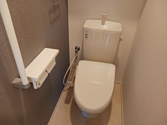 南海高野線 初芝駅 徒歩17分 2階建 築5年のトイレ写真