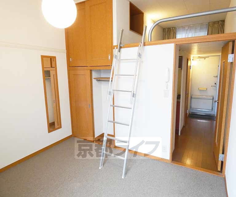 西大路マンションの居間写真