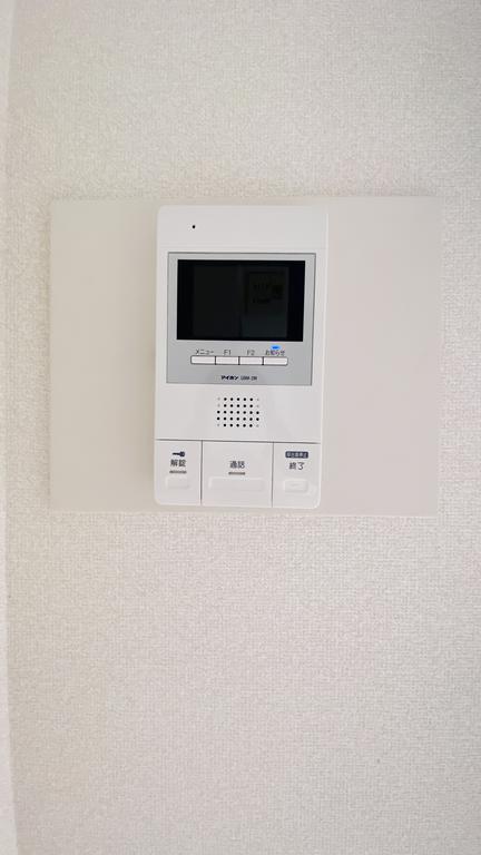 セキュリティ　モニターインタホンで相手の顔を確認できるので安心です☆