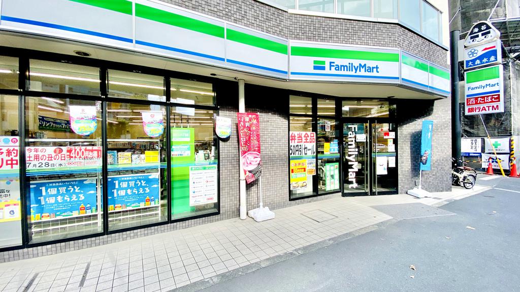 コンビニ　普段の買い物に便利なファミリーマートまで徒歩2分（コンビニ）まで200m