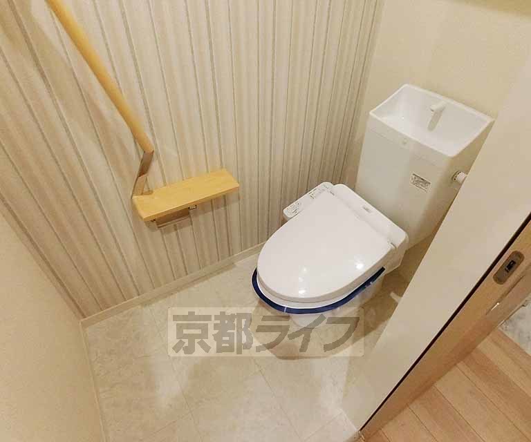 ＪＲ東海道本線 長岡京駅 徒歩48分 3階建 築8年のトイレ写真
