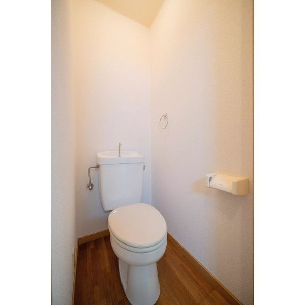 エステートピア神村EASTのトイレ写真