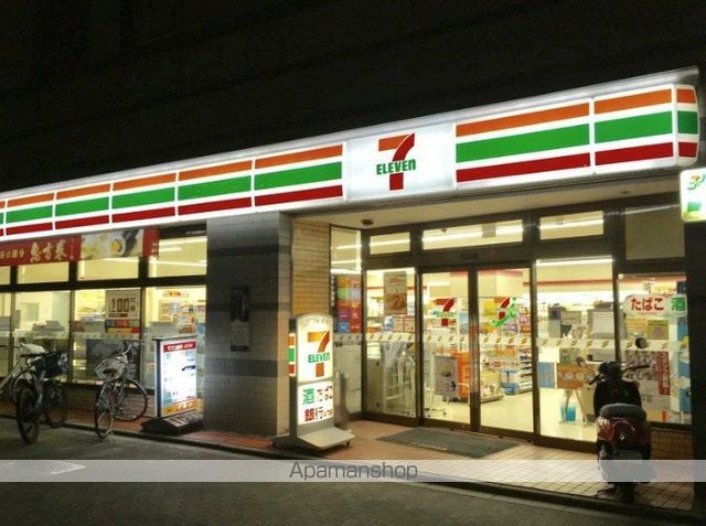 コンビニ　セブンイレブン（コンビニ）まで736m
