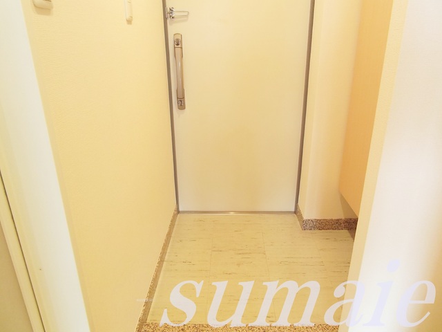 玄関　玄関は広々していて開放的です！