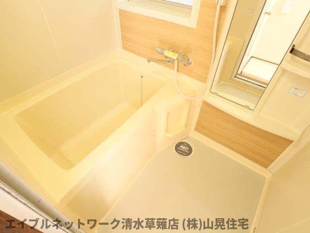 バス・シャワールーム　落ち着いた空間のお風呂です