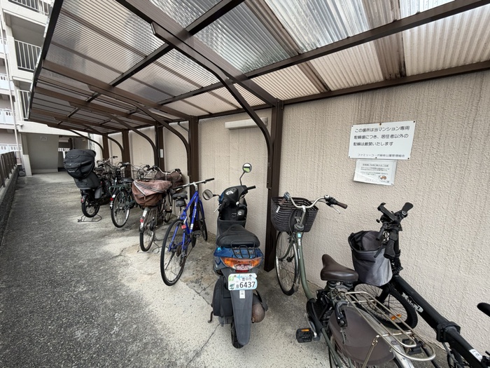 ファミリーコーポ緑地公園の外観写真