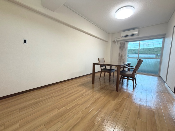 ファミリーコーポ緑地公園の居間写真