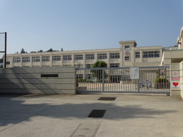 小学校　三田市立三輪小学校（小学校）まで1043m