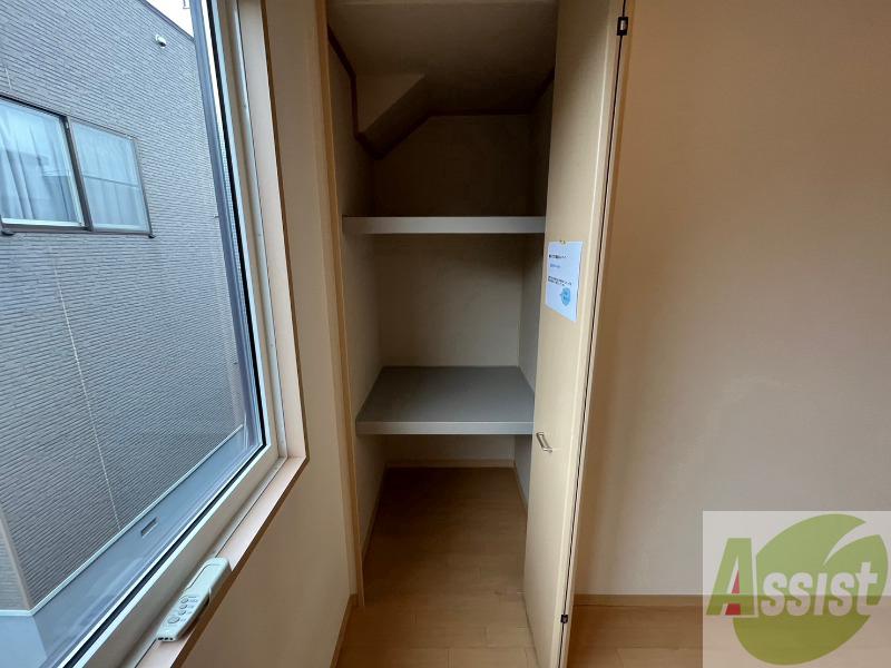 収納　寝室の収納です。部屋がすっきり片付きます。
