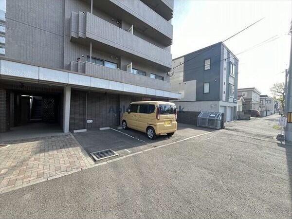 駐車場　駐車場