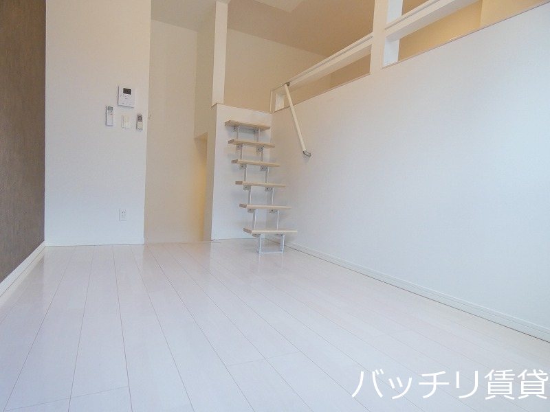 居室・リビング　同型タイプの為、現状を優先致します。