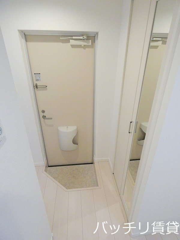 玄関　同型タイプの為、現状を優先致します。