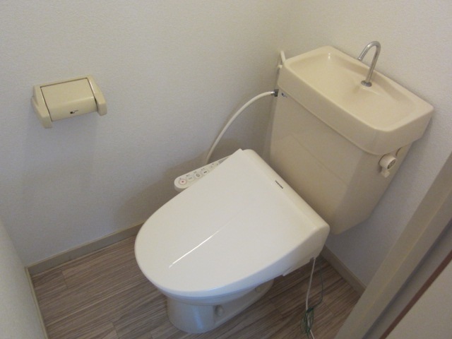 トイレ　別号室の写真です。