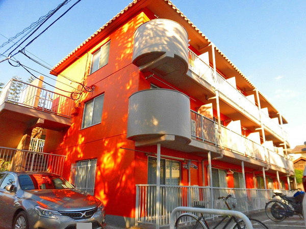 建物外観　可愛いオレンジの外観