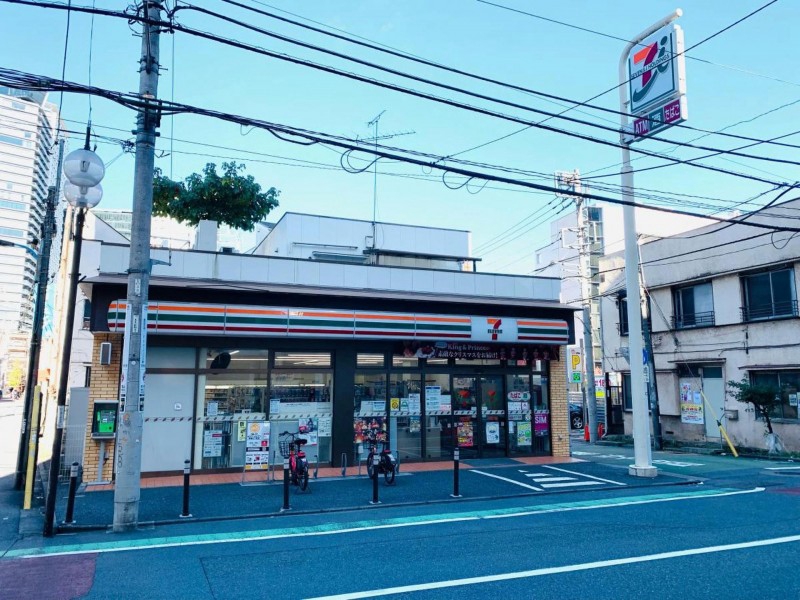コンビニ　セブンイレブン 西新宿6丁目店（コンビニ）まで141m