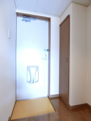 エンブレム熊取西の玄関写真