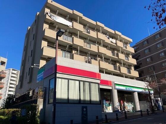 横浜市青葉区市ケ尾町のマンションの建物外観