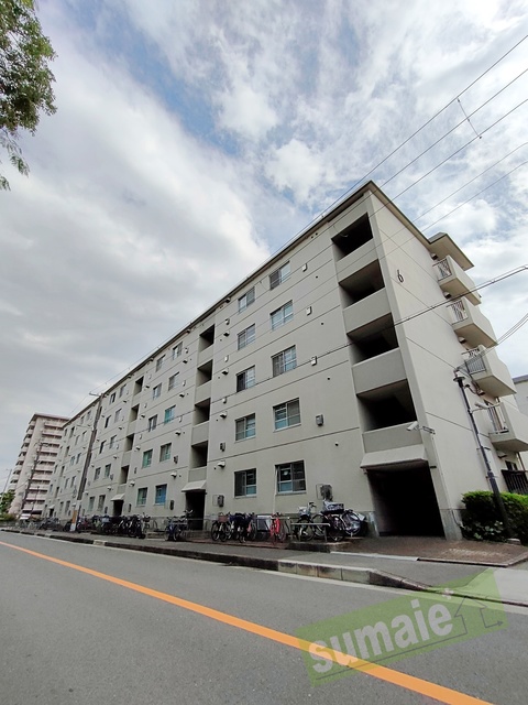 大阪市大正区小林東のマンションの建物外観