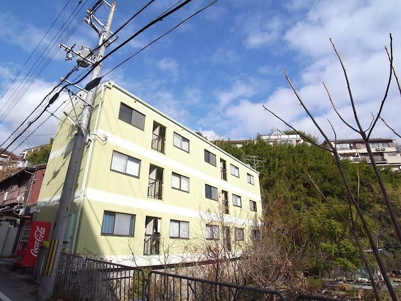神戸市中央区諏訪山町のマンションの建物外観