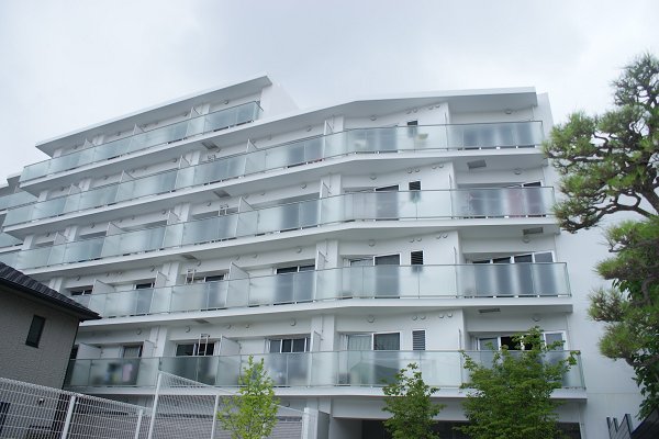 神戸市兵庫区会下山町のマンションの建物外観