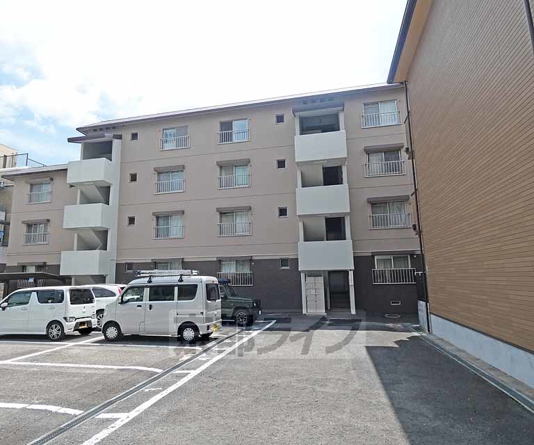 京都市北区大宮開町のマンションの建物外観