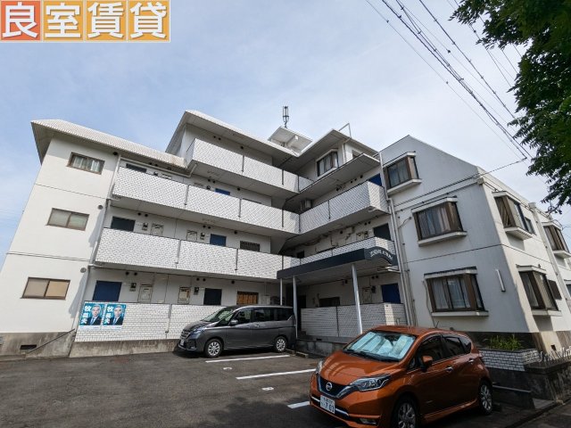 【ジュネス青山の建物外観】