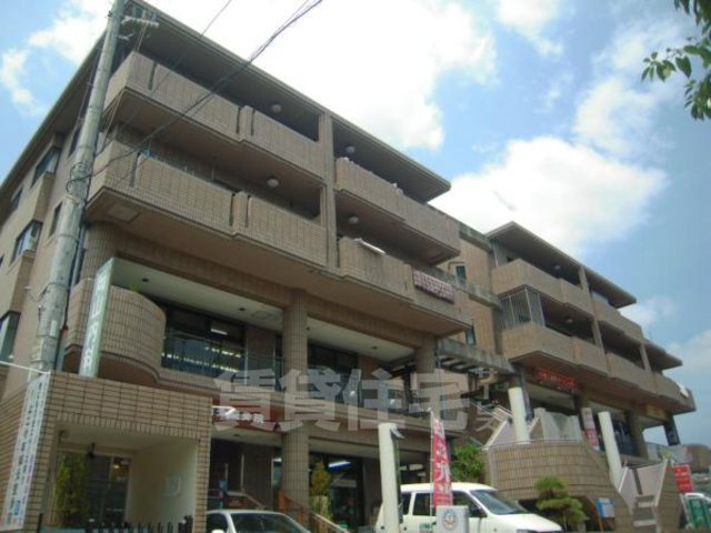 宝塚市山本西のマンションの建物外観
