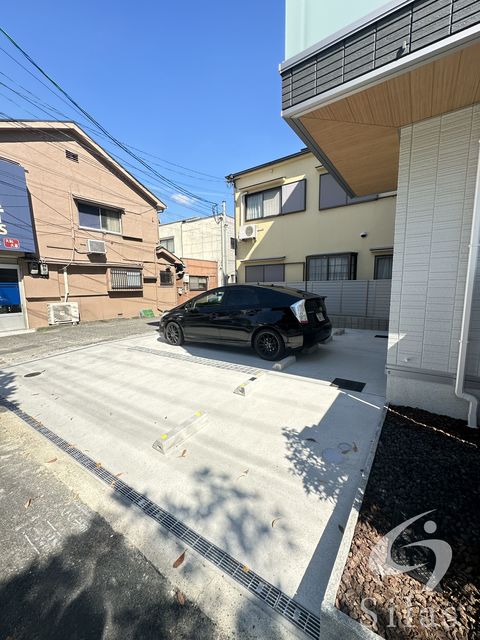 【吹田市東御旅町のアパートの駐車場】