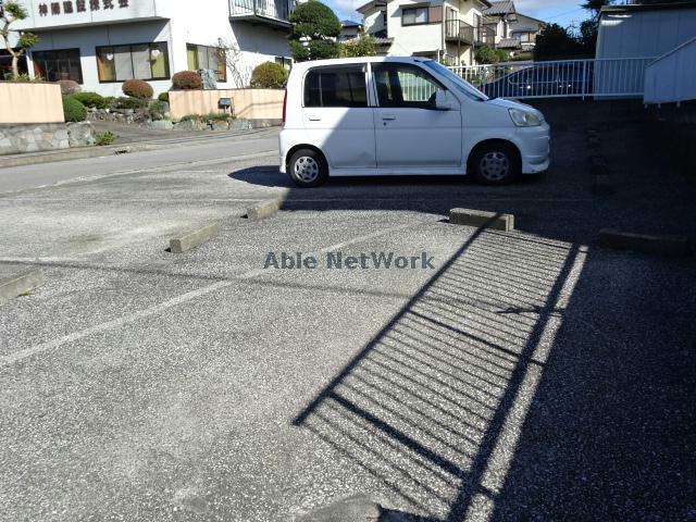 【市原市北国分寺台のアパートの駐車場】