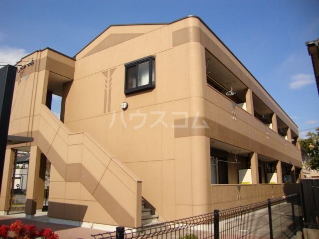 愛西市須依町のアパートの建物外観